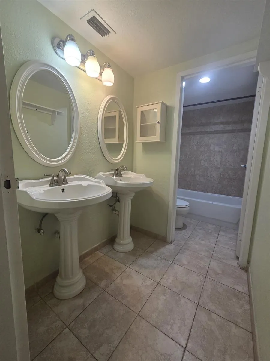 8419 Forest Hills Drive #105 Coral Springs, FL 33065