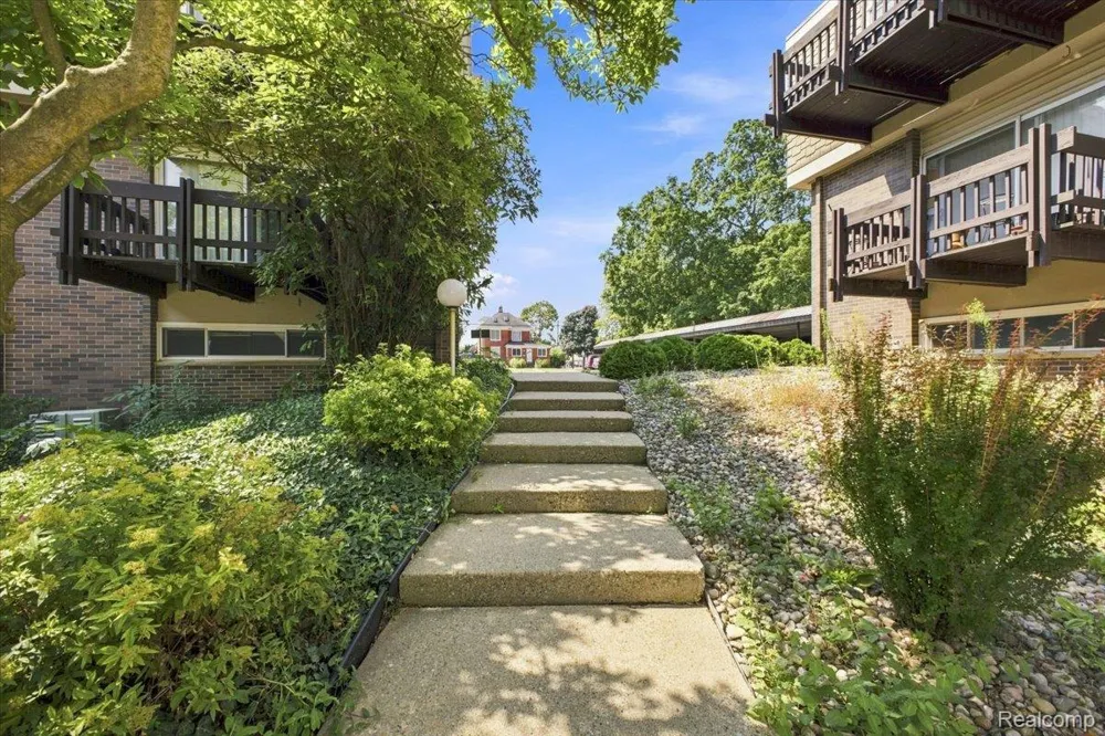 250 Liberty Street #206 Belleville City, MI 48111