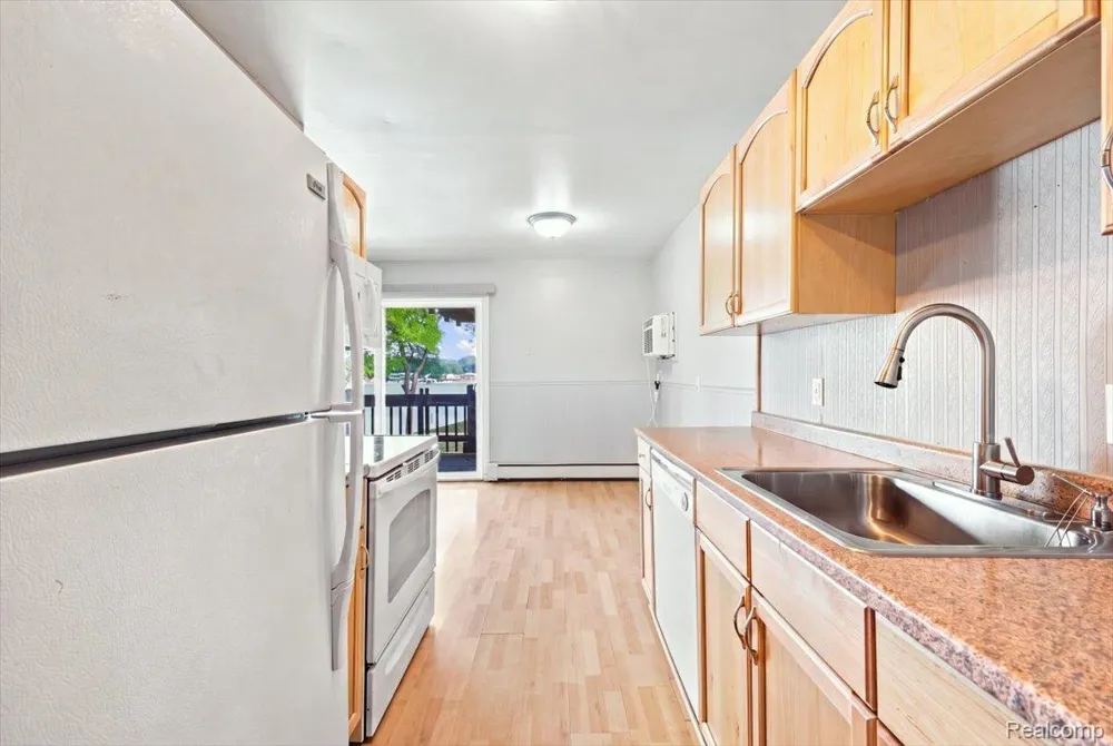 250 Liberty Street #206 Belleville City, MI 48111