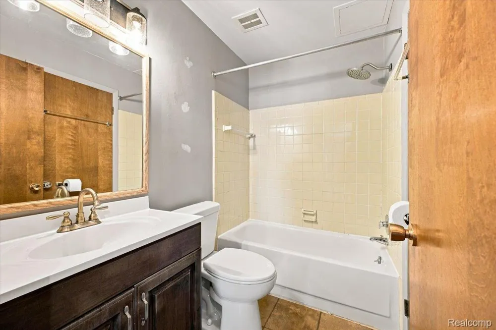 250 Liberty Street #206 Belleville City, MI 48111