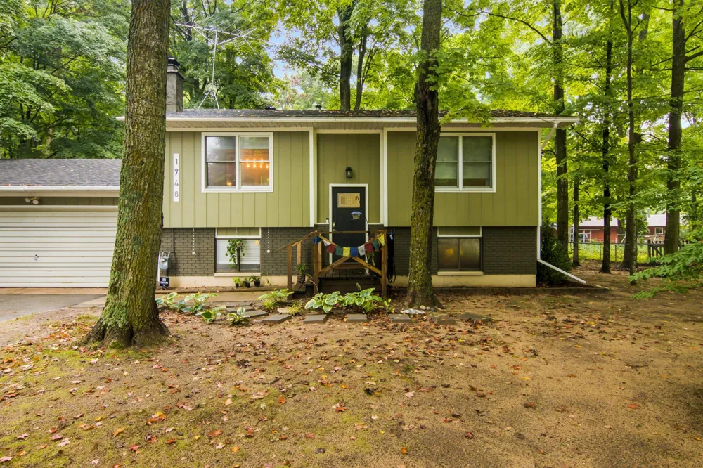 1746 Rasho Road East Bay Township, MI 49686