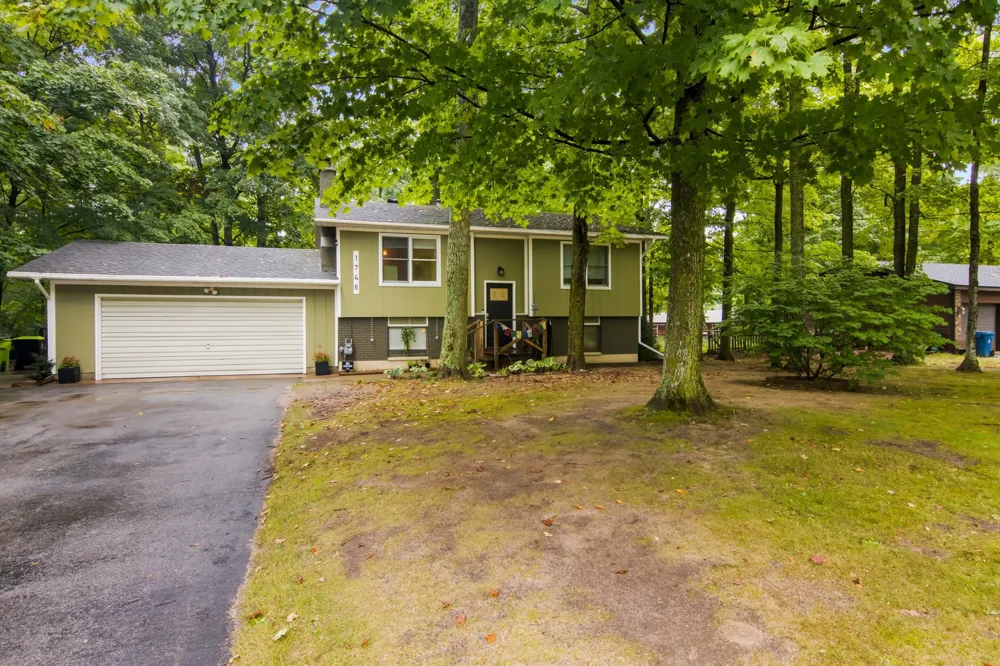 1746 Rasho Road East Bay Township, MI 49686