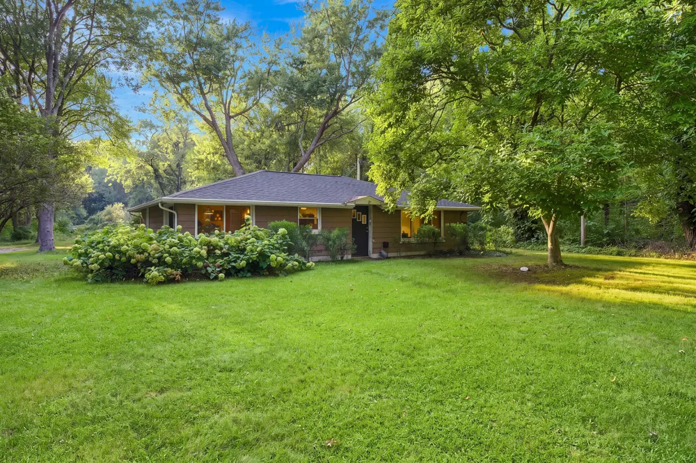 4292 Pier Road Hagar Township, MI 49022