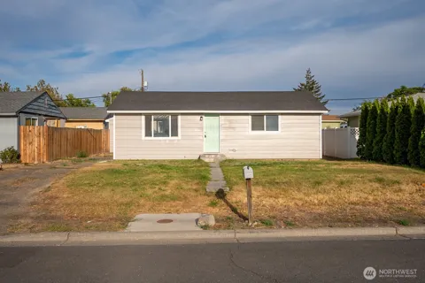 1222 SE A STREET
