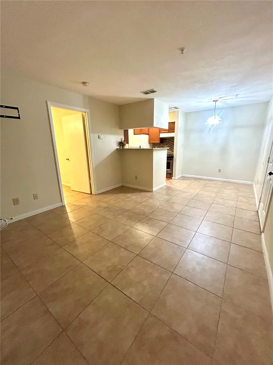 224 AFTON SQUARE #203 Altamonte Springs, FL 32714
