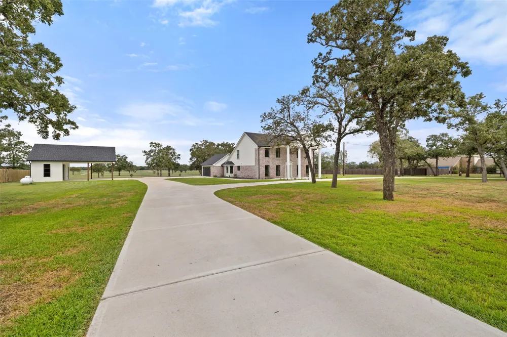 1017 County Road 229 Road Giddings, TX 78942