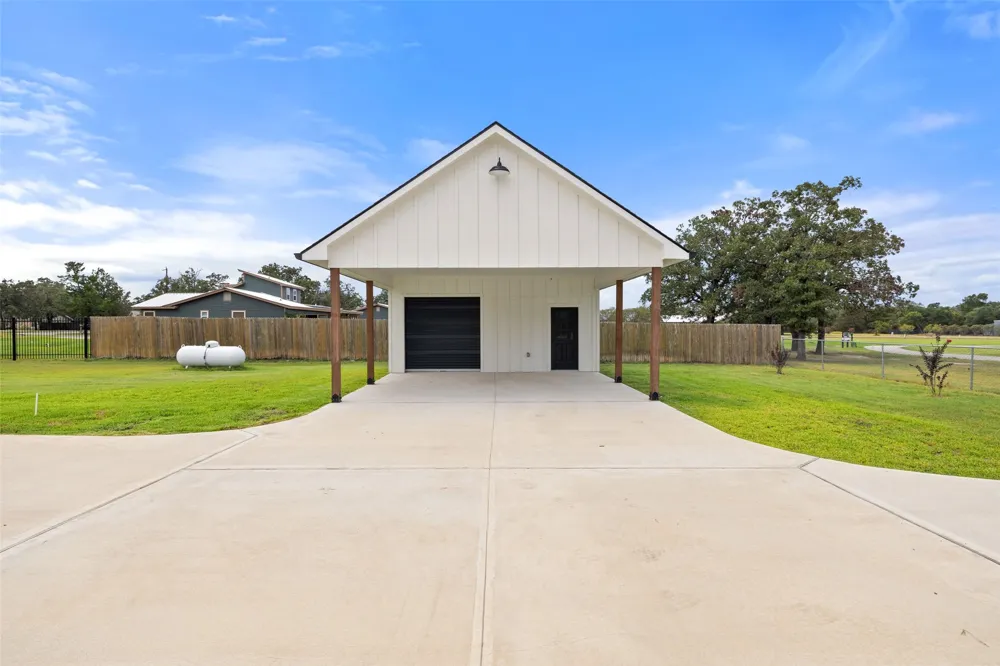 1017 County Road 229 Road Giddings, TX 78942