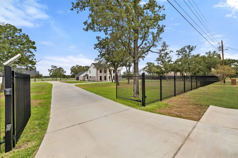 1017 County Road 229 Road Giddings, TX 78942