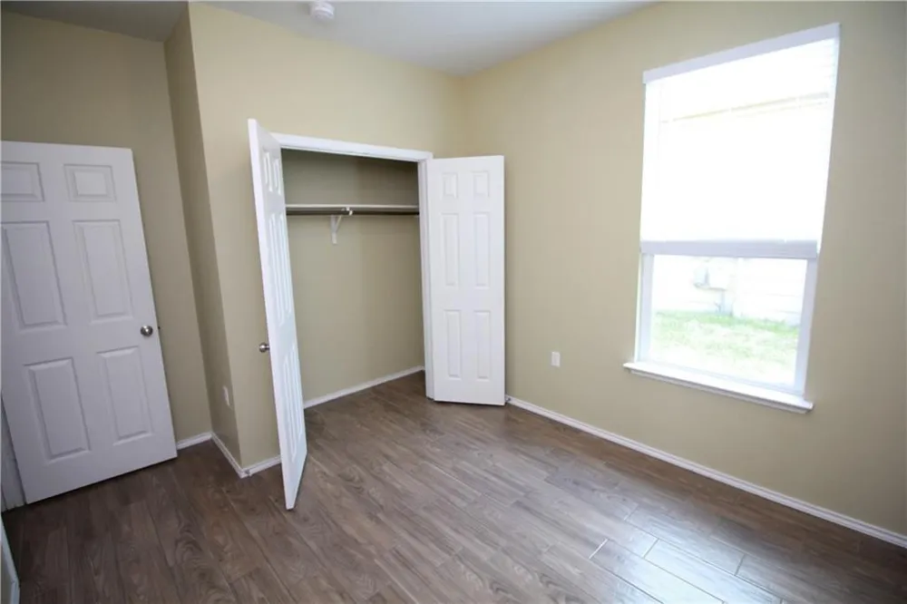 5704 Knoll Pines Pass Austin, TX 78724