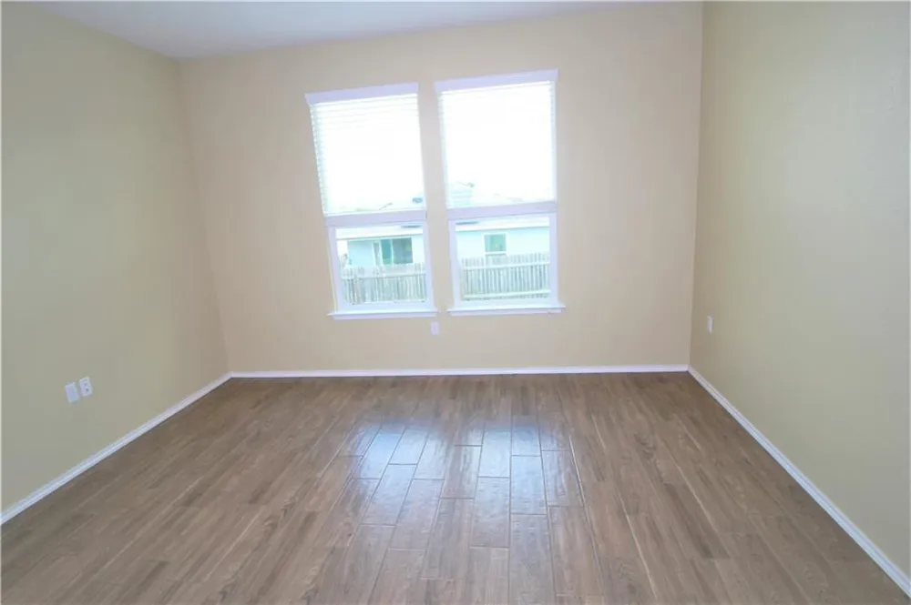 5704 Knoll Pines Pass Austin, TX 78724