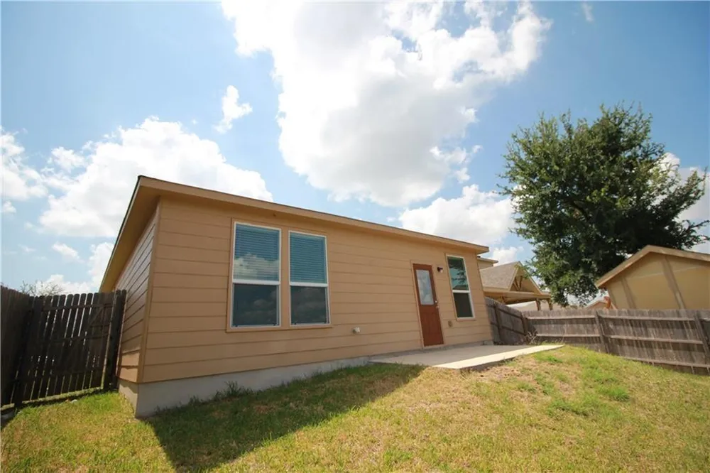 5704 Knoll Pines Pass Austin, TX 78724