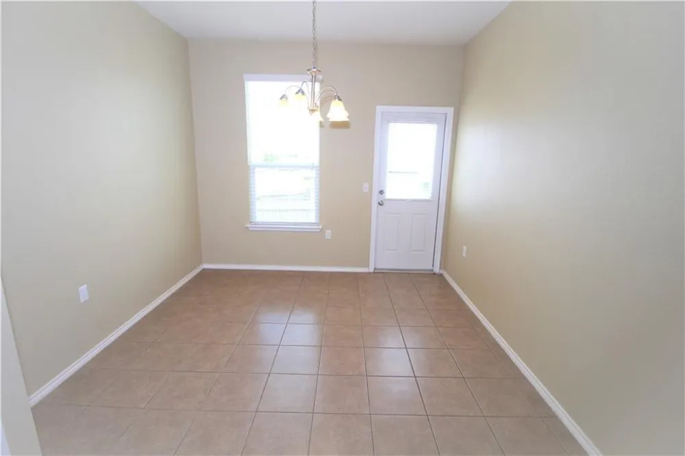 5704 Knoll Pines Pass Austin, TX 78724