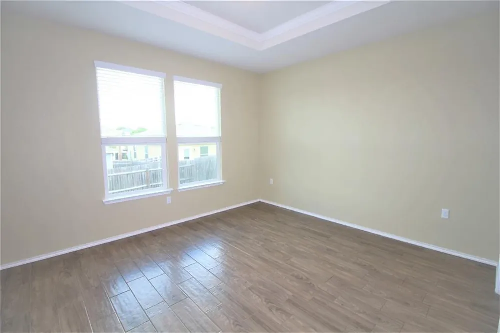 5704 Knoll Pines Pass Austin, TX 78724