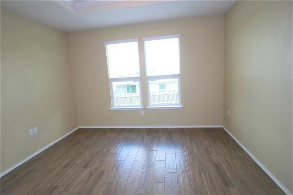 5704 Knoll Pines Pass Austin, TX 78724