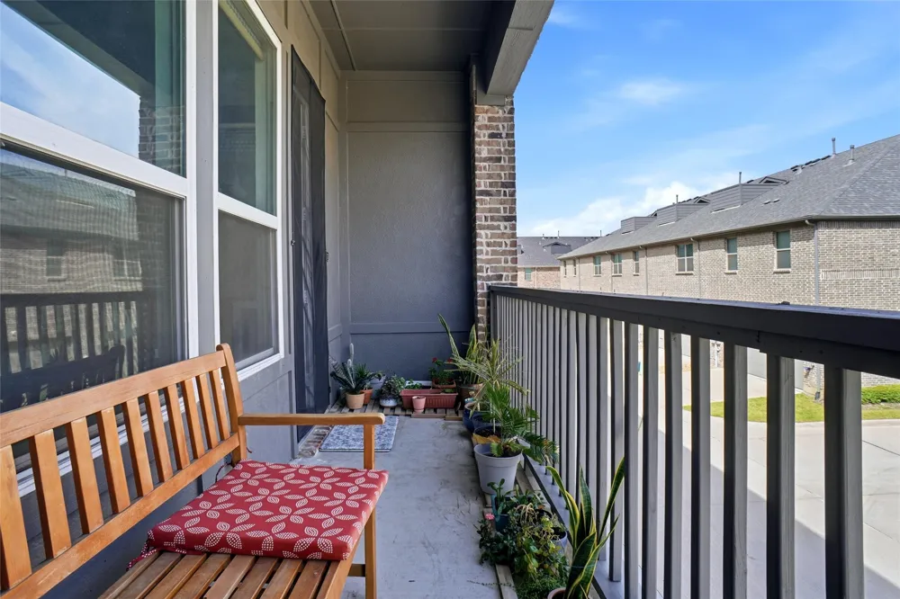 695 Vista Del Lago Drive Lewisville, TX 75067