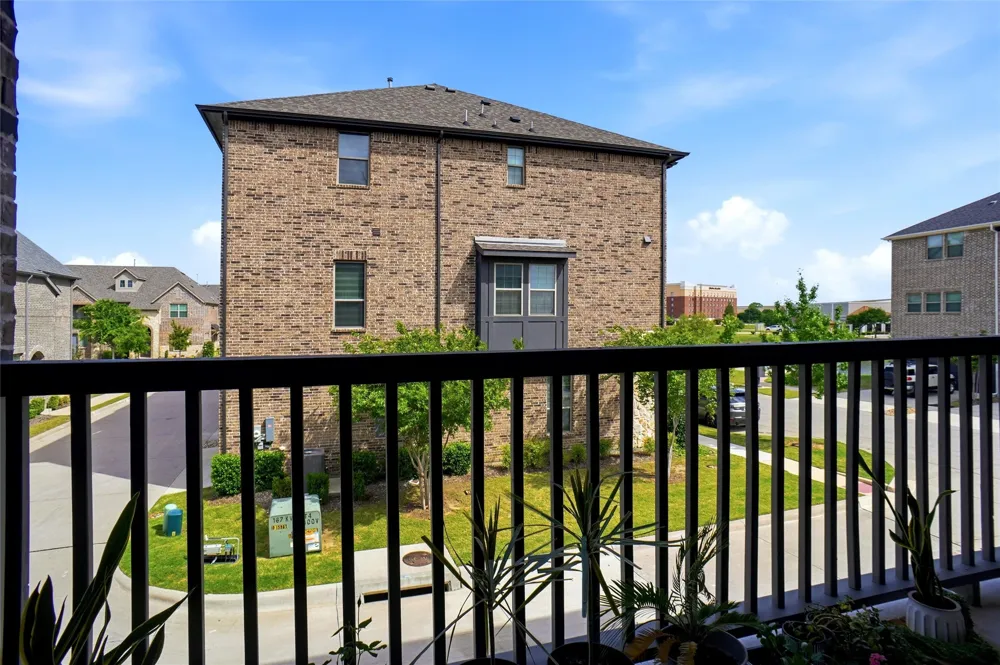 695 Vista Del Lago Drive Lewisville, TX 75067