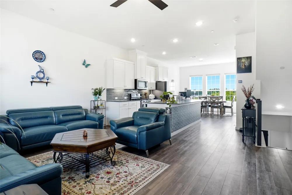 695 Vista Del Lago Drive Lewisville, TX 75067
