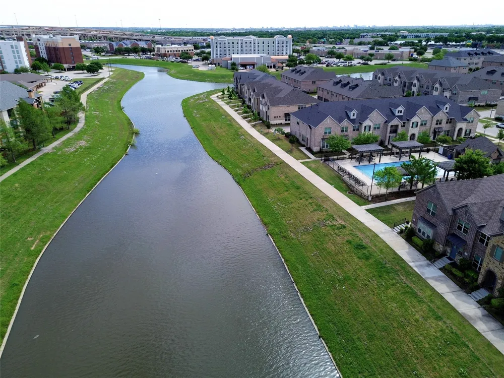 695 Vista Del Lago Drive Lewisville, TX 75067