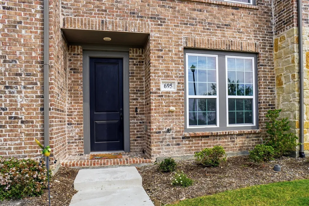 695 Vista Del Lago Drive Lewisville, TX 75067