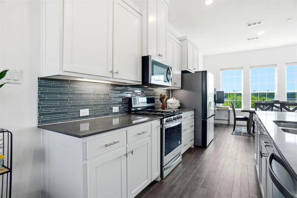 695 Vista Del Lago Drive Lewisville, TX 75067