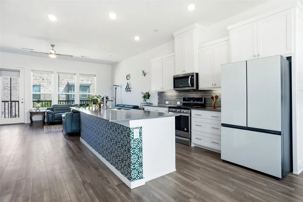 695 Vista Del Lago Drive Lewisville, TX 75067