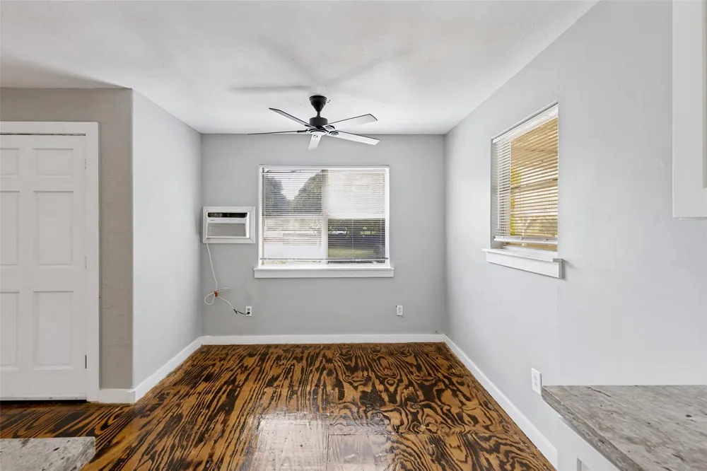 11806 E Jane Lane Tomball, TX 77375