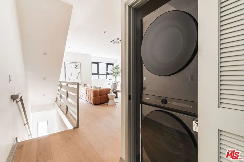 1051 Spaulding Avenue #B West Hollywood, CA 90046