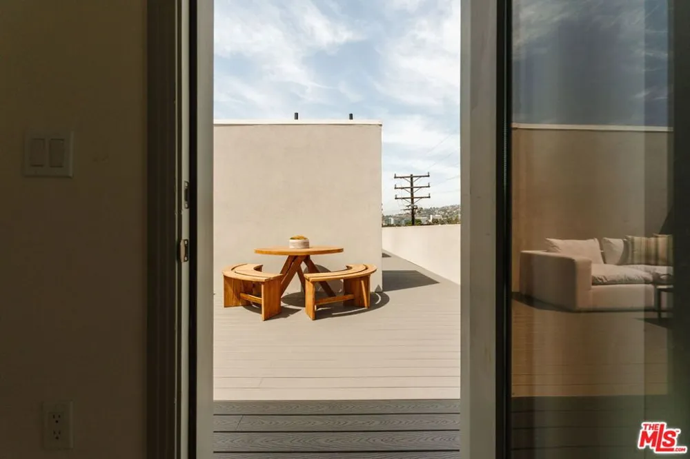 1051 Spaulding Avenue #B West Hollywood, CA 90046