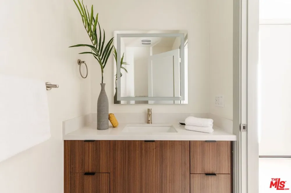 1051 Spaulding Avenue #B West Hollywood, CA 90046