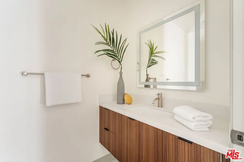 1051 Spaulding Avenue #B West Hollywood, CA 90046