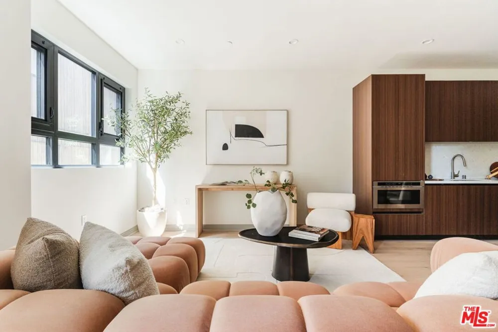 1051 Spaulding Avenue #B West Hollywood, CA 90046