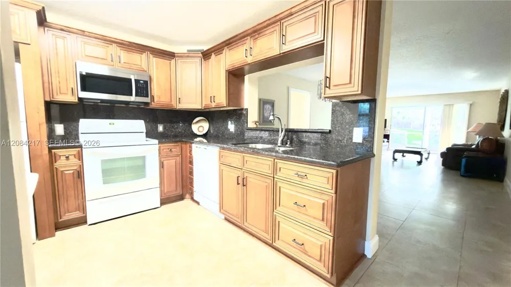 2402 Antigua Cir #G1 Coconut Creek, FL 33066