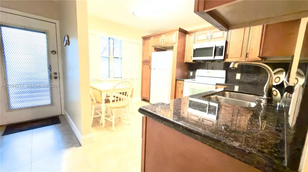 2402 Antigua Cir #G1 Coconut Creek, FL 33066