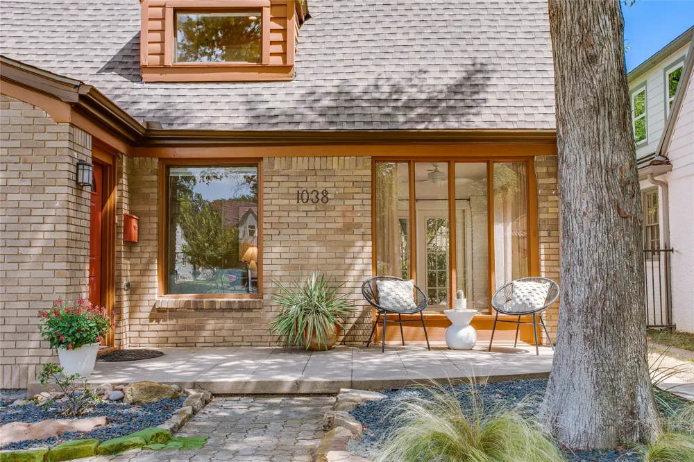 1038 Edgefield Avenue Dallas, TX 75208