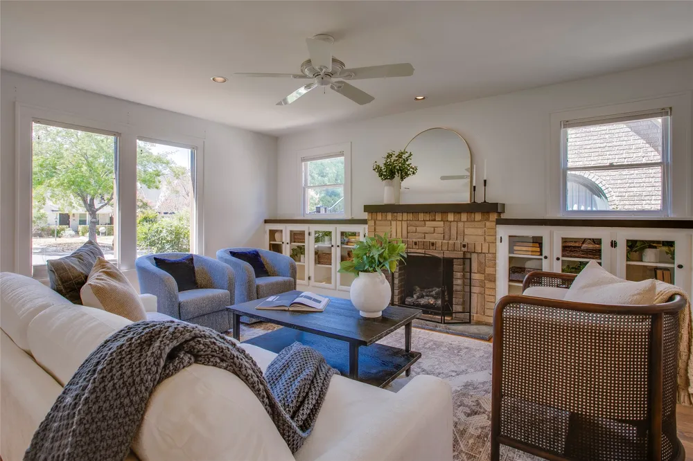 1038 Edgefield Avenue Dallas, TX 75208