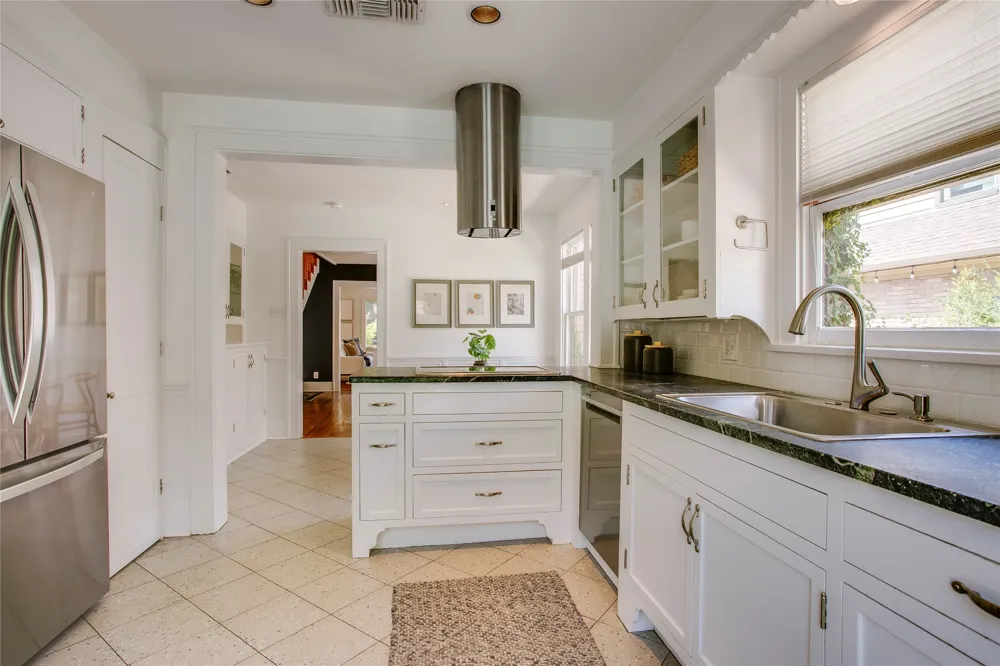 1038 Edgefield Avenue Dallas, TX 75208