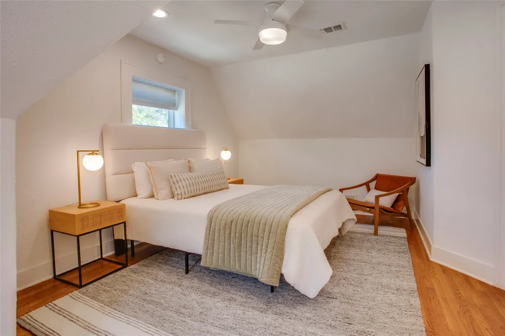 1038 Edgefield Avenue Dallas, TX 75208