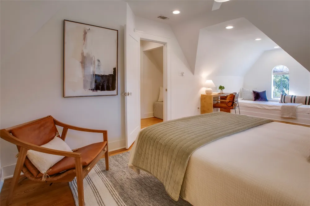 1038 Edgefield Avenue Dallas, TX 75208