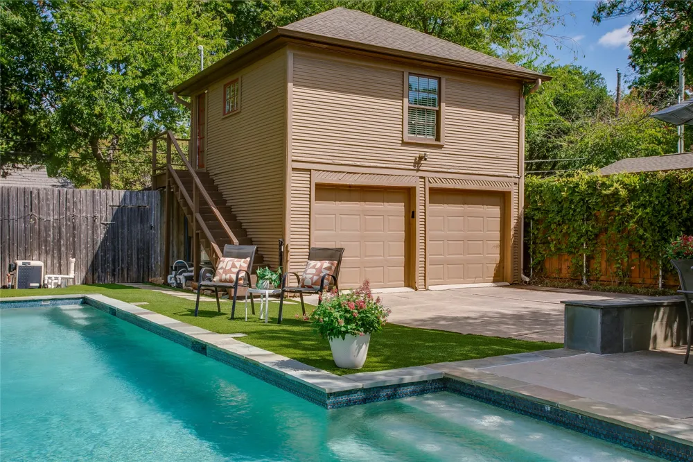 1038 Edgefield Avenue Dallas, TX 75208