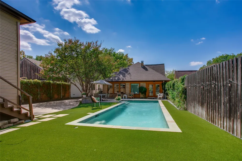 1038 Edgefield Avenue Dallas, TX 75208
