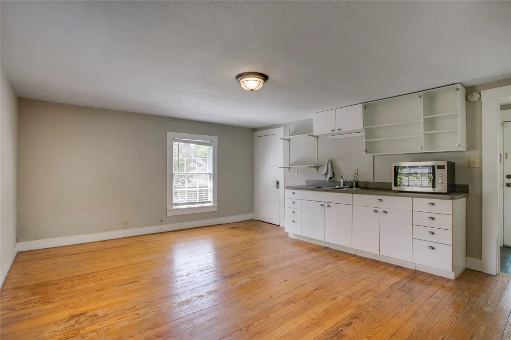 1038 Edgefield Avenue Dallas, TX 75208