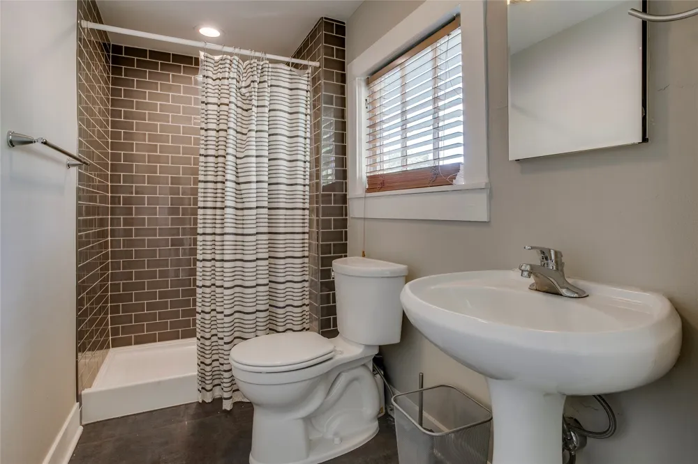 1038 Edgefield Avenue Dallas, TX 75208