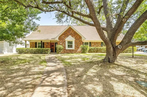 1701 Larkspur Drive
