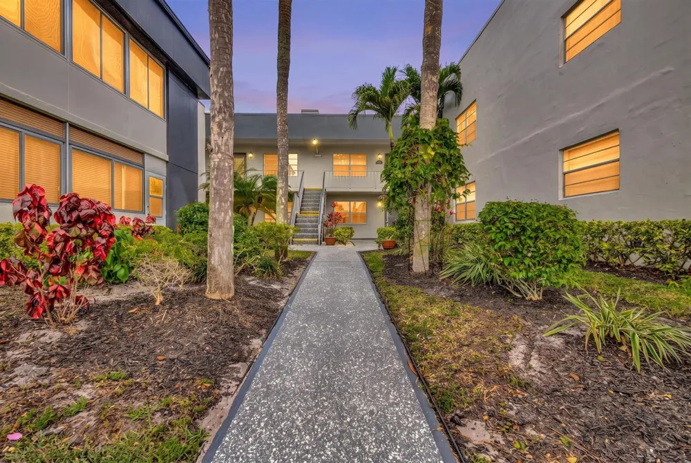 370 BURGUNDY H #H Delray Beach, FL 33484