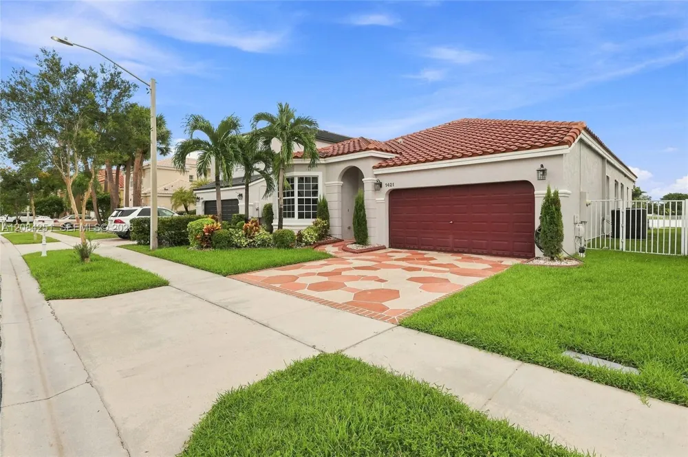 1421 NW 159th Ave Pembroke Pines, FL 33028