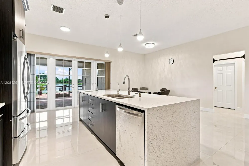 1421 NW 159th Ave Pembroke Pines, FL 33028