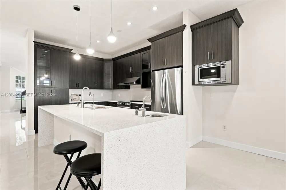 1421 NW 159th Ave Pembroke Pines, FL 33028