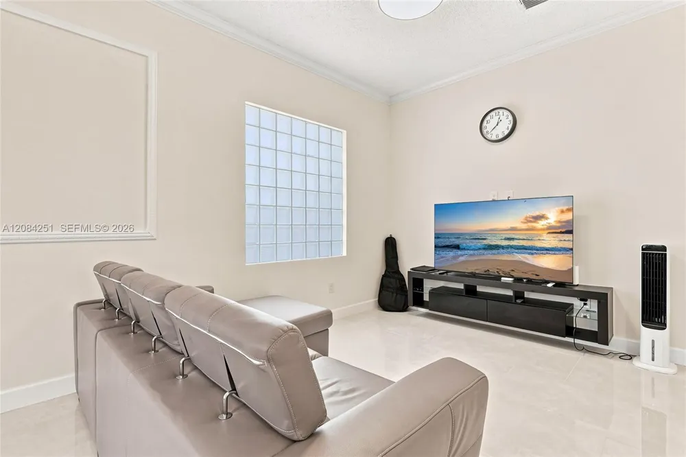 1421 NW 159th Ave Pembroke Pines, FL 33028