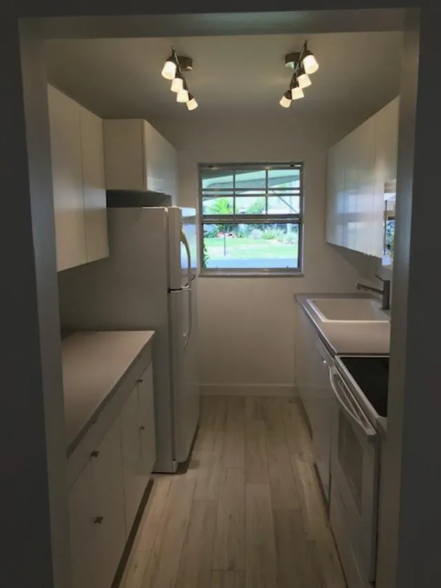 1387 HIGH POINT WAY NW #B Delray Beach, FL 33445