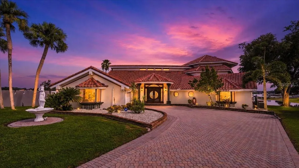 11609 CARROLLWOOD DRIVE Tampa, FL 33618